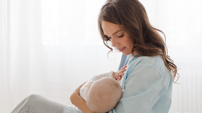 Newborn Baby Breastfeeding: The First 24-48 Hours | Philips