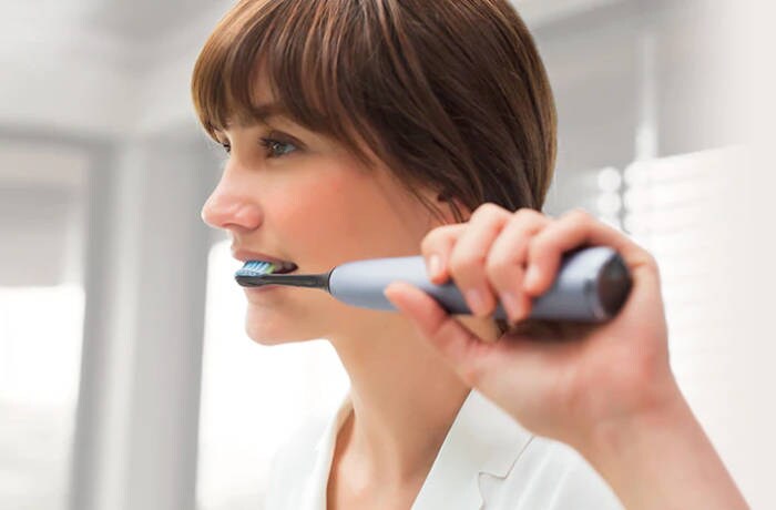 Brush your teeth properly with an electric toothbrush