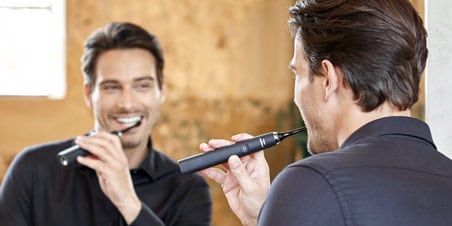 Brush your teeth properly with electronic toothbrush