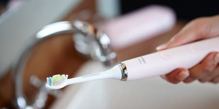 How to clean your hand and electric toothbrush